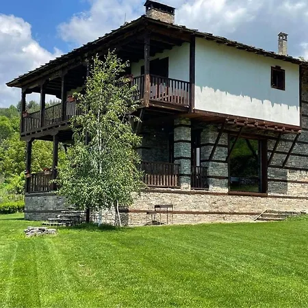 Guest Homes * Leshten